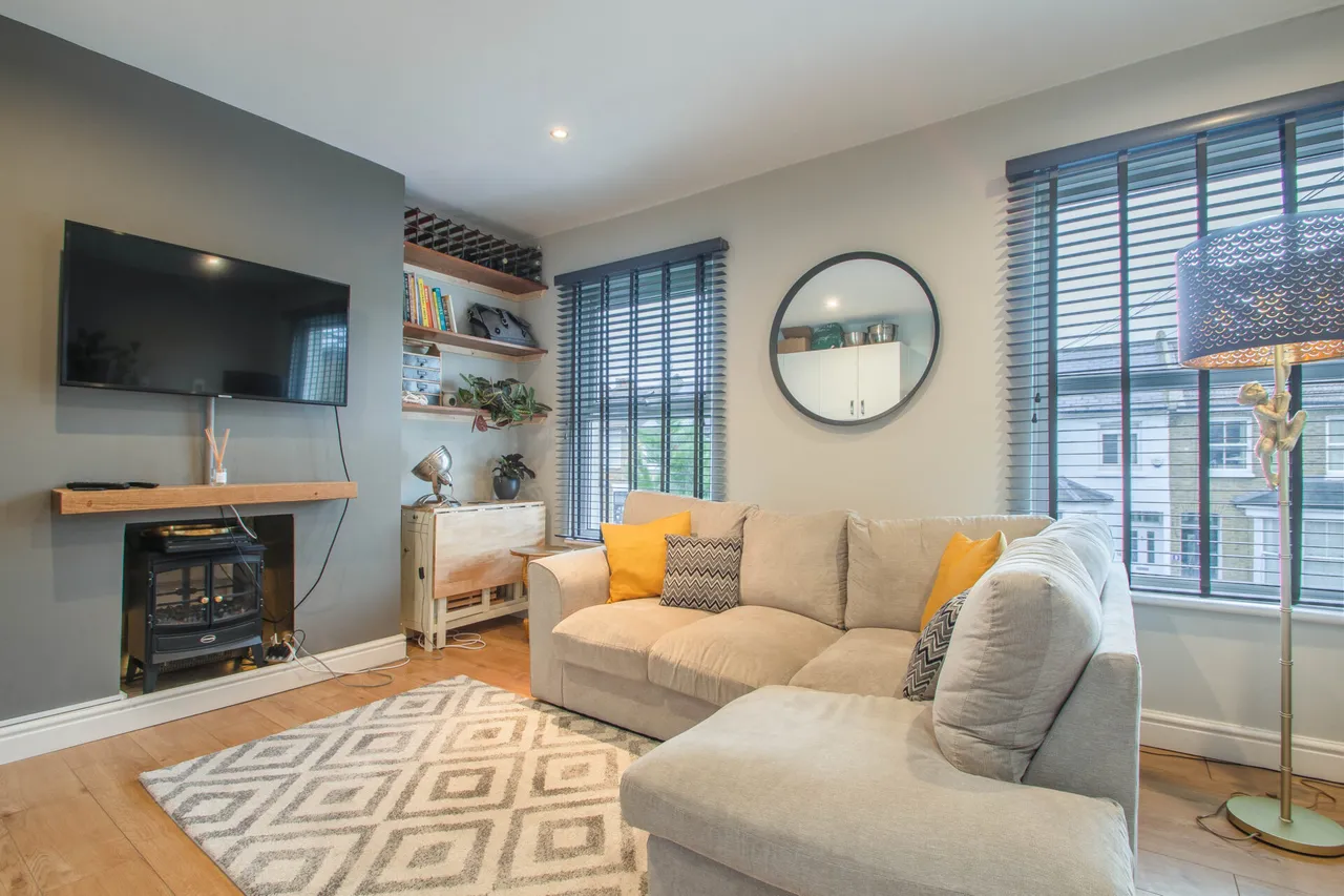 1 bed flat for sale — Ronver Road, London