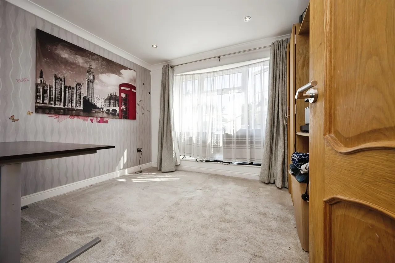 Russell Avenue, Aylesbury, HP21, photo 15