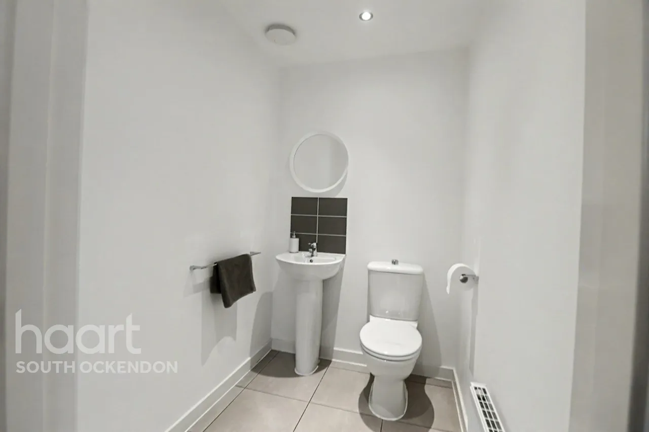 Anglia Way, South Ockendon, RM15, photo 13