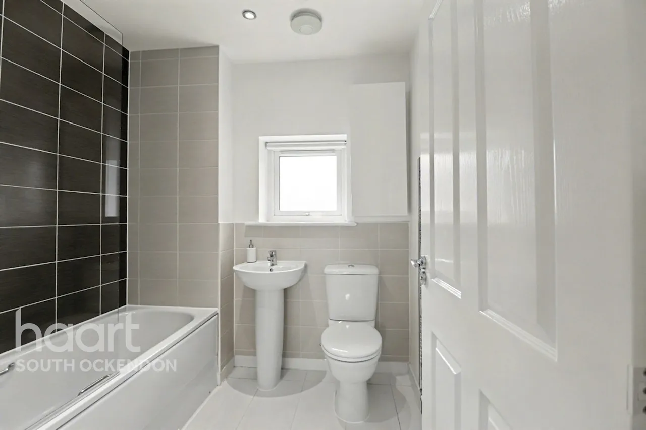 Anglia Way, South Ockendon, RM15, photo 12