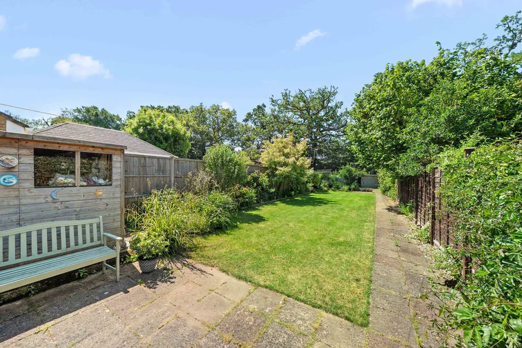Kings Road, New Haw KT15 3BQ, photo 3
