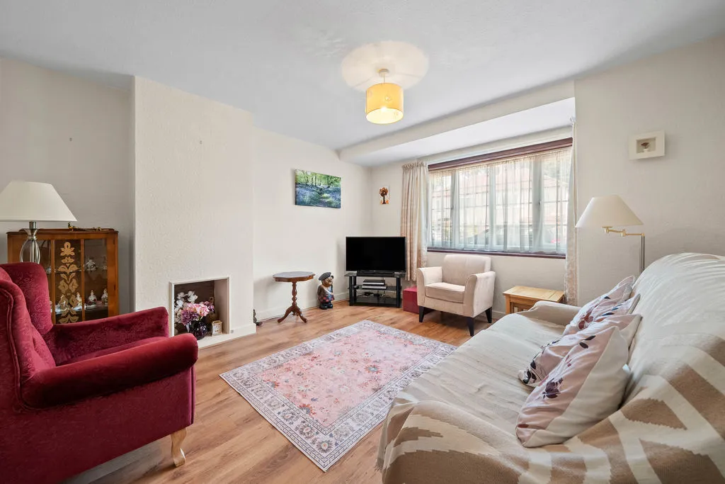 Kings Road, New Haw KT15 3BQ, photo 5