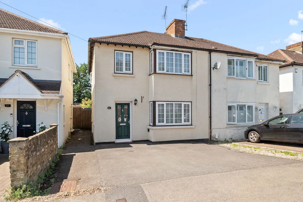3 bed house for sale — Kings Road, New Haw KT15 3BQ