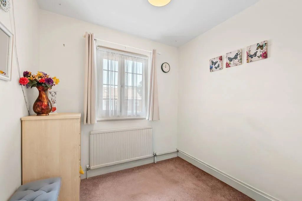 Kings Road, New Haw KT15 3BQ, photo 10