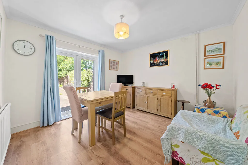 Kings Road, New Haw KT15 3BQ, photo 6