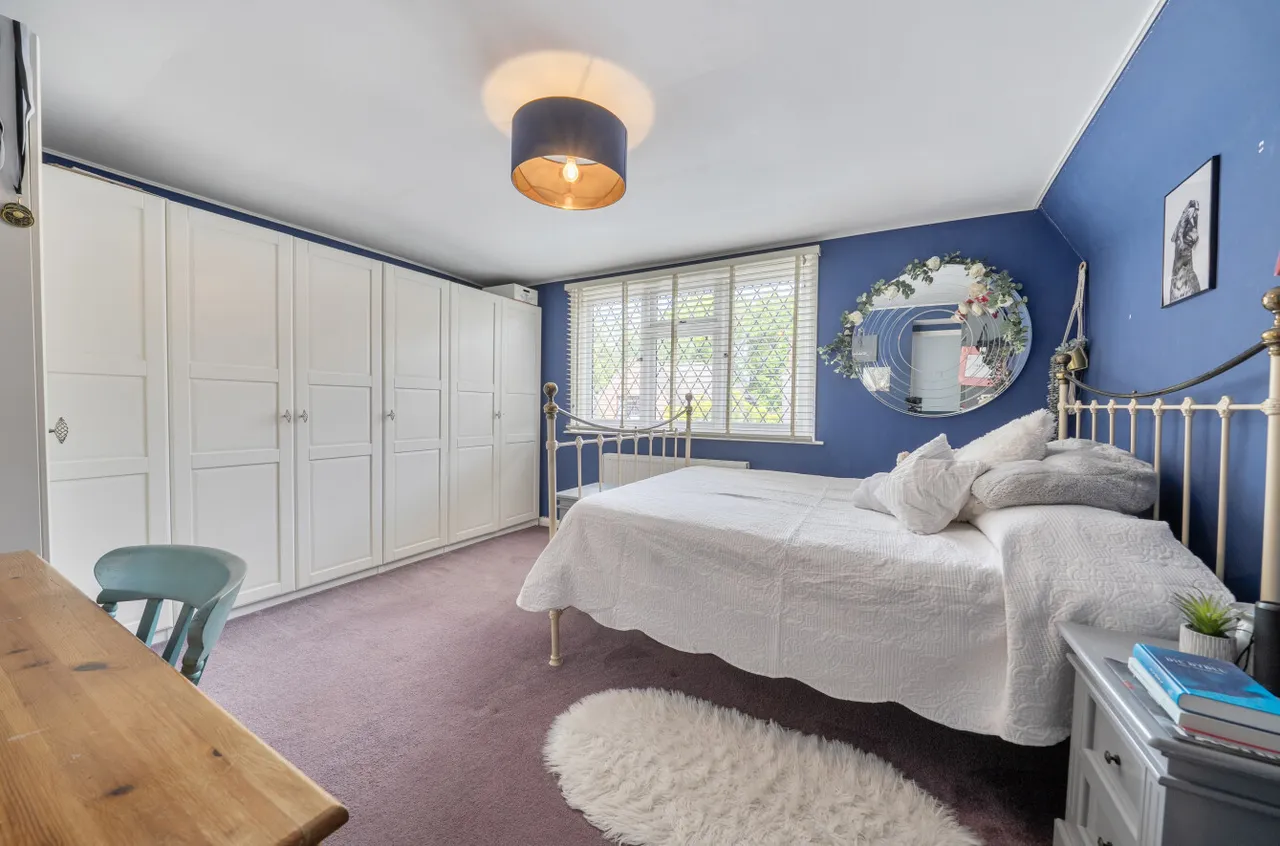 Ridgeway Close, Lightwater, Surrey, GU18 5XX, photo 9