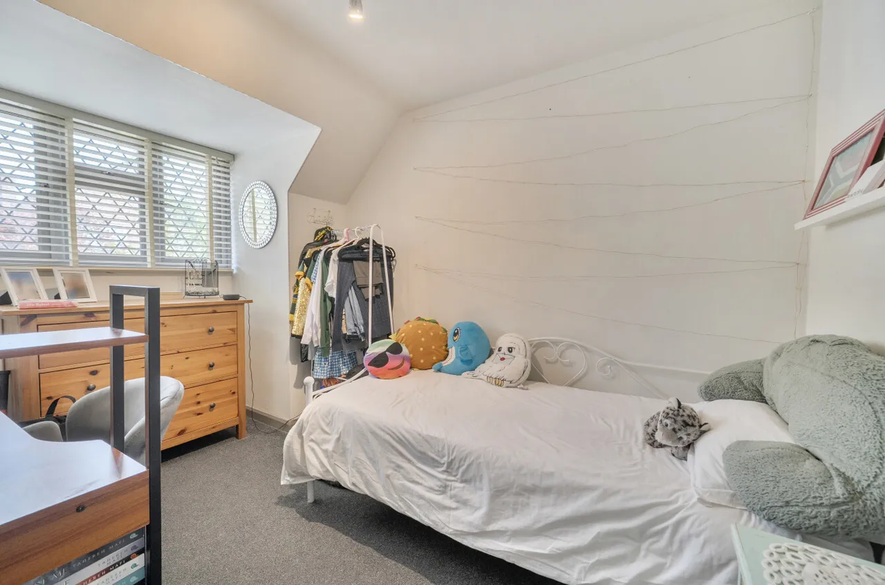 Ridgeway Close, Lightwater, Surrey, GU18 5XX, photo 14