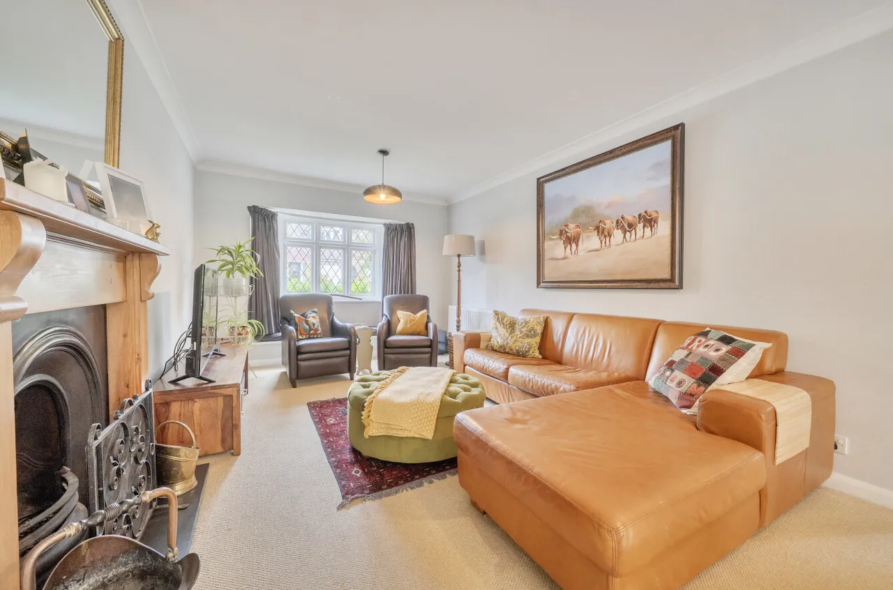 Ridgeway Close, Lightwater, Surrey, GU18 5XX, photo 6