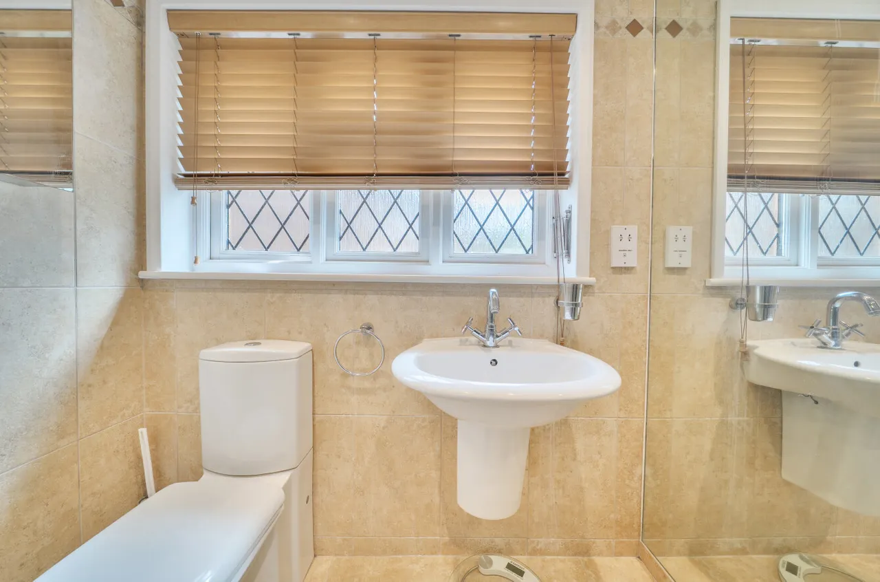 Ridgeway Close, Lightwater, Surrey, GU18 5XX, photo 8