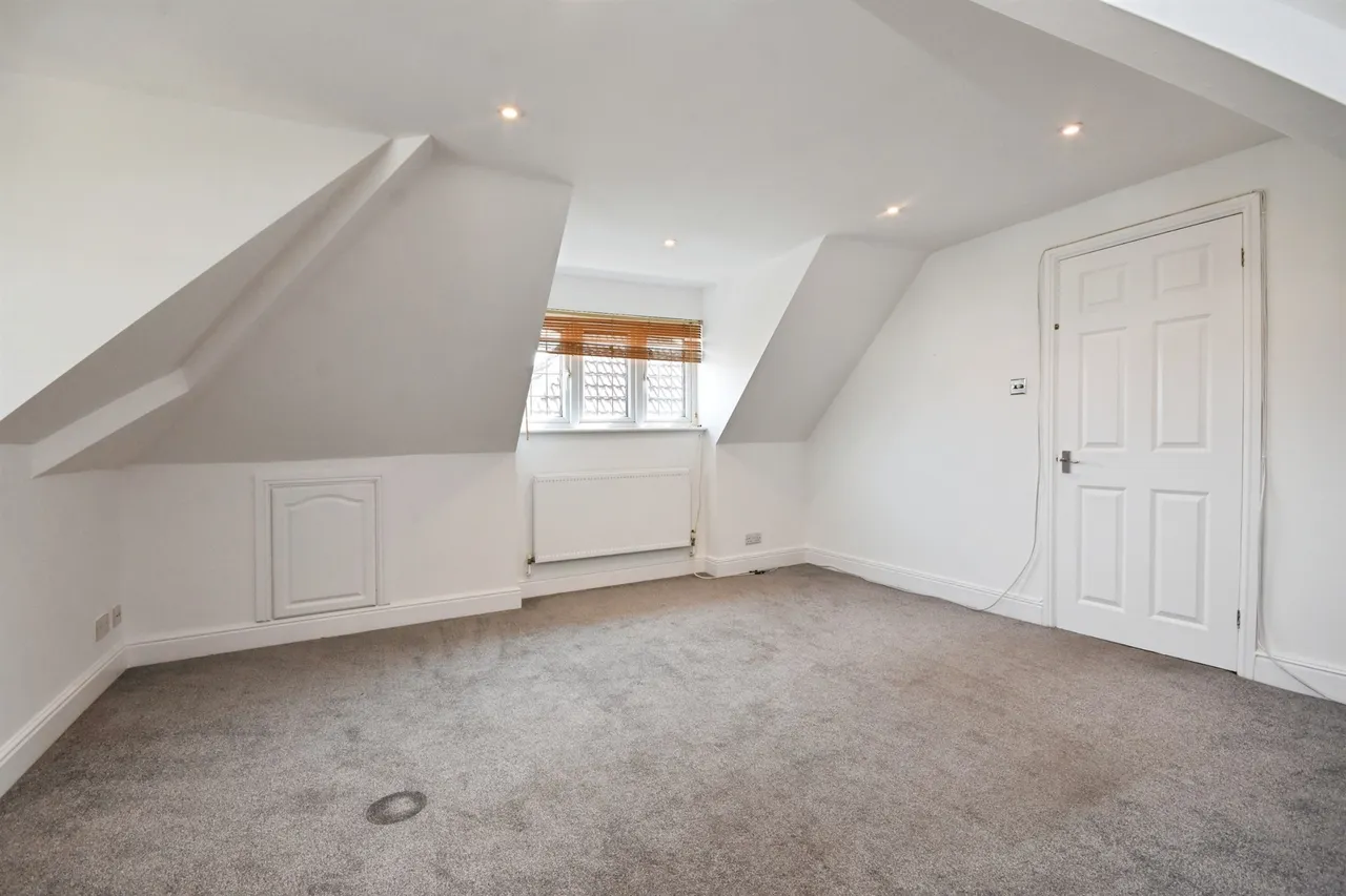 Milton Road, Warley, Brentwood, photo 4