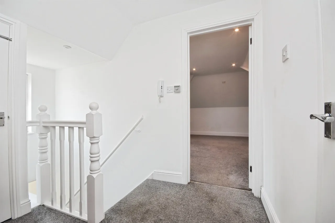 Milton Road, Warley, Brentwood, photo 8
