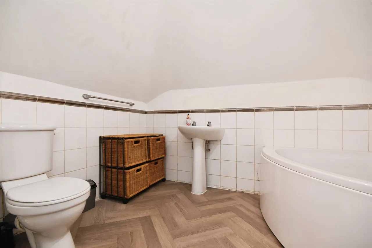 Milton Road, Warley, Brentwood, photo 12