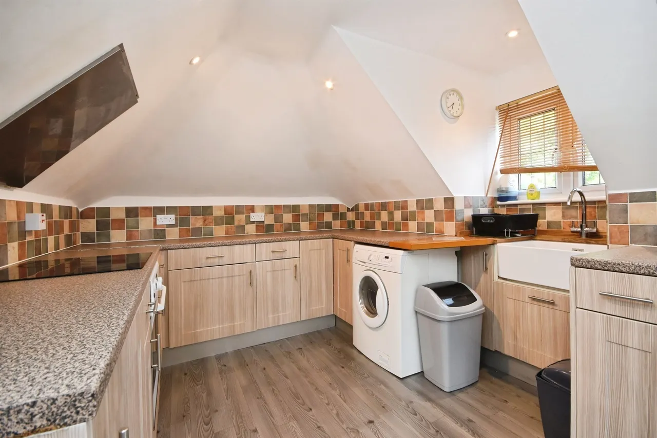Milton Road, Warley, Brentwood, photo 6
