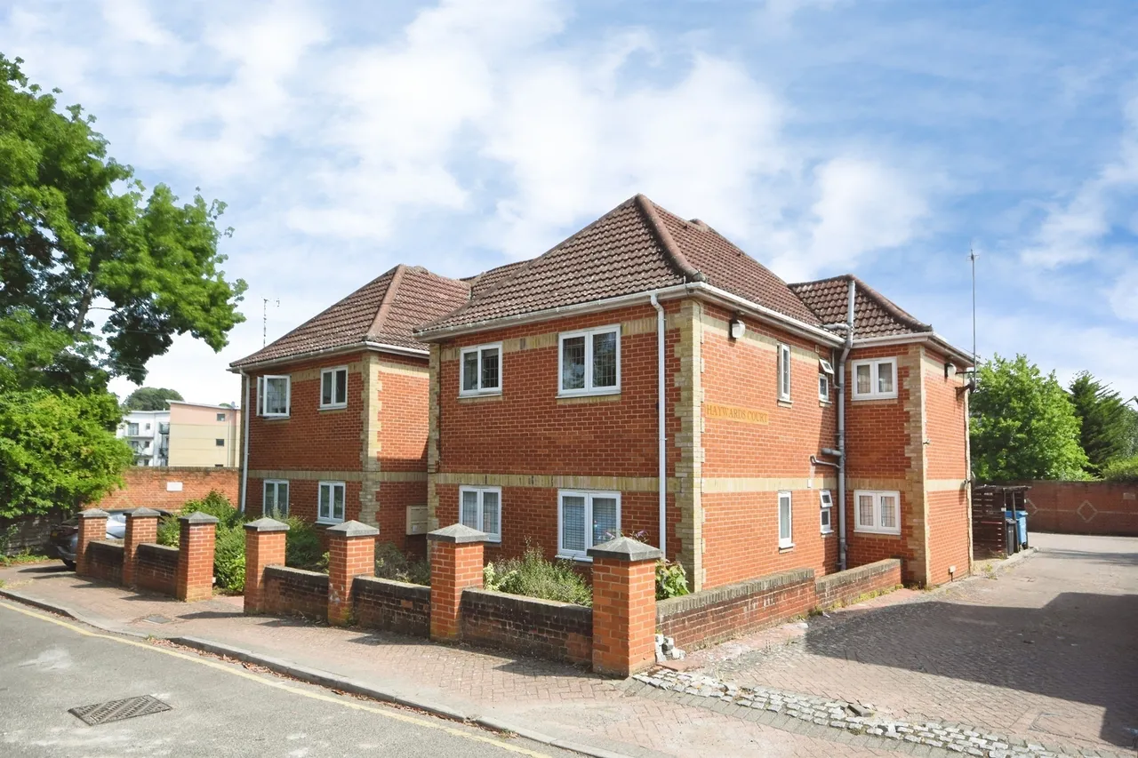 1 bed flat for sale — Milton Road, Warley, Brentwood