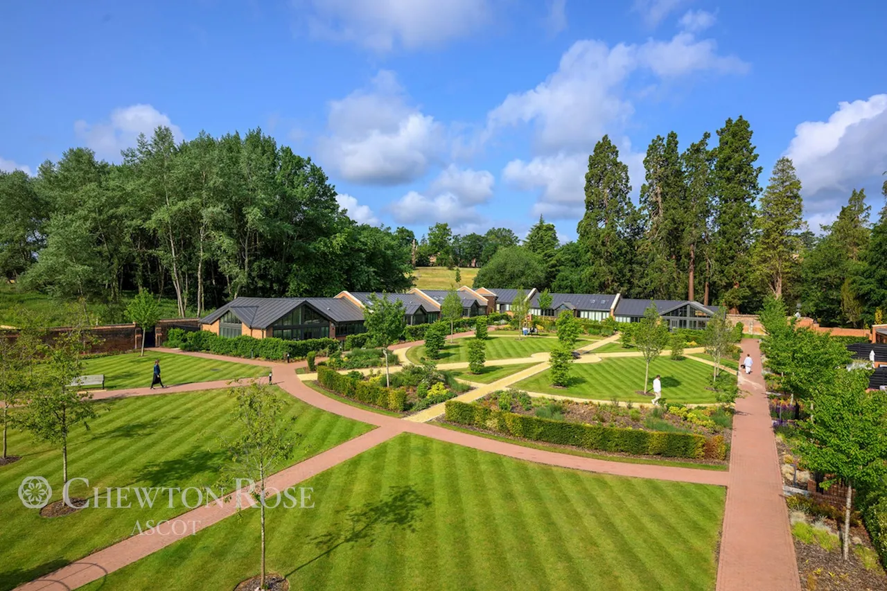 Larch Court, Sunningdale, photo 6