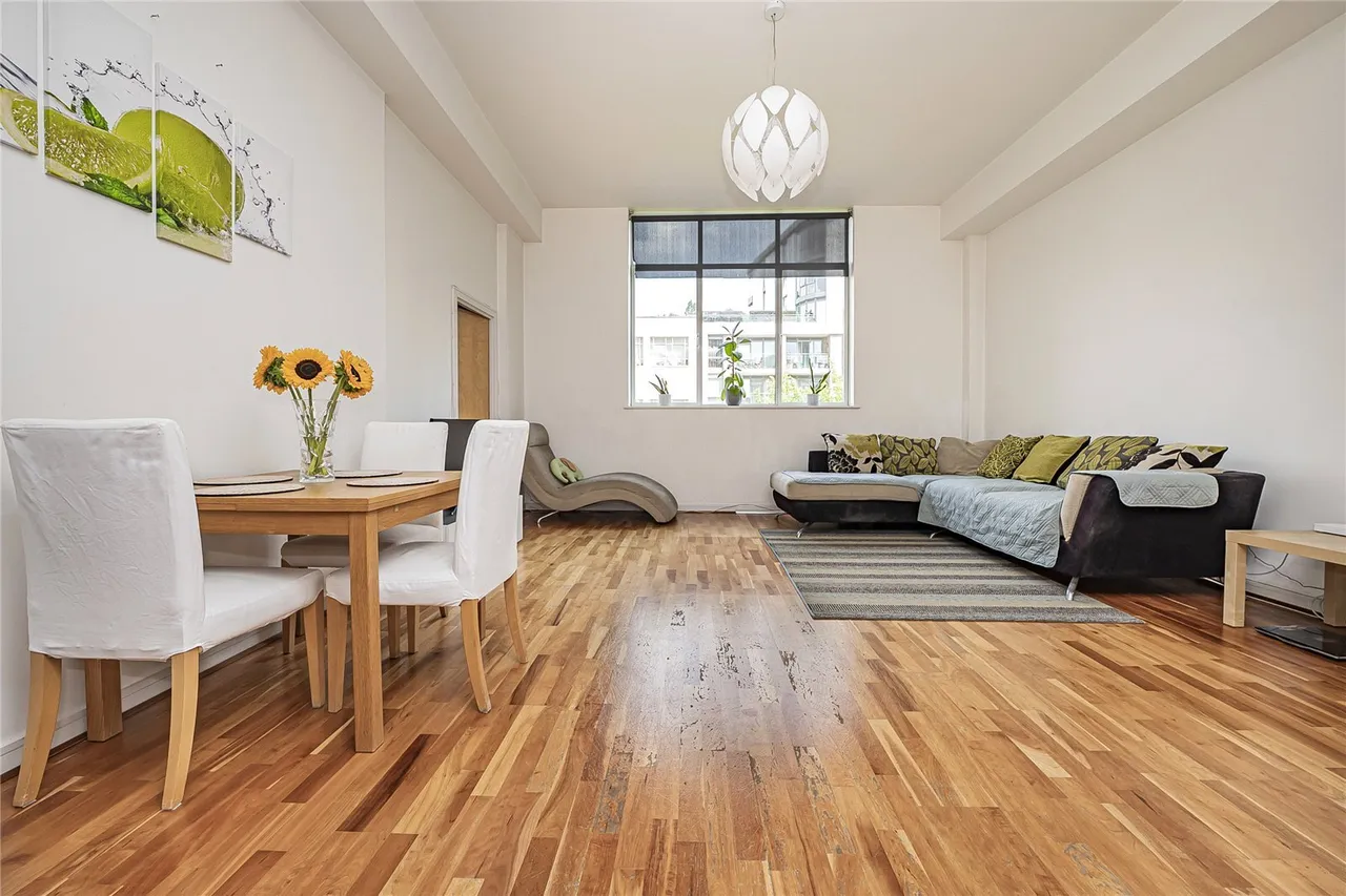 Great West Road, Brentford, TW8, photo 3