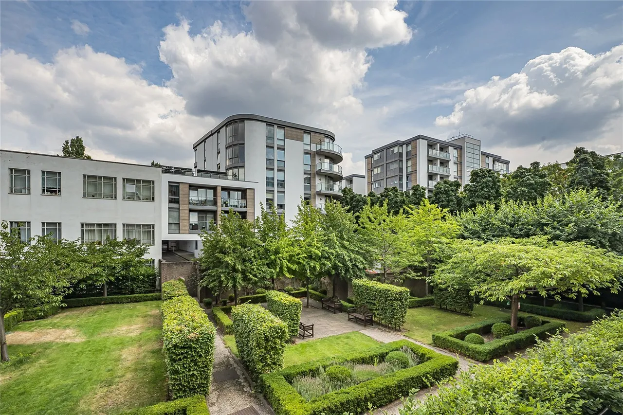 Great West Road, Brentford, TW8, photo 5