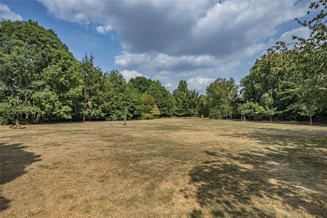 Great West Road, Brentford, TW8, photo 15