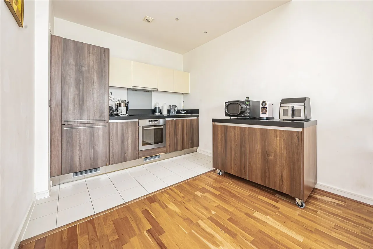 Great West Road, Brentford, TW8, photo 4