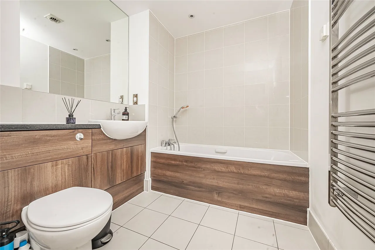 Great West Road, Brentford, TW8, photo 11