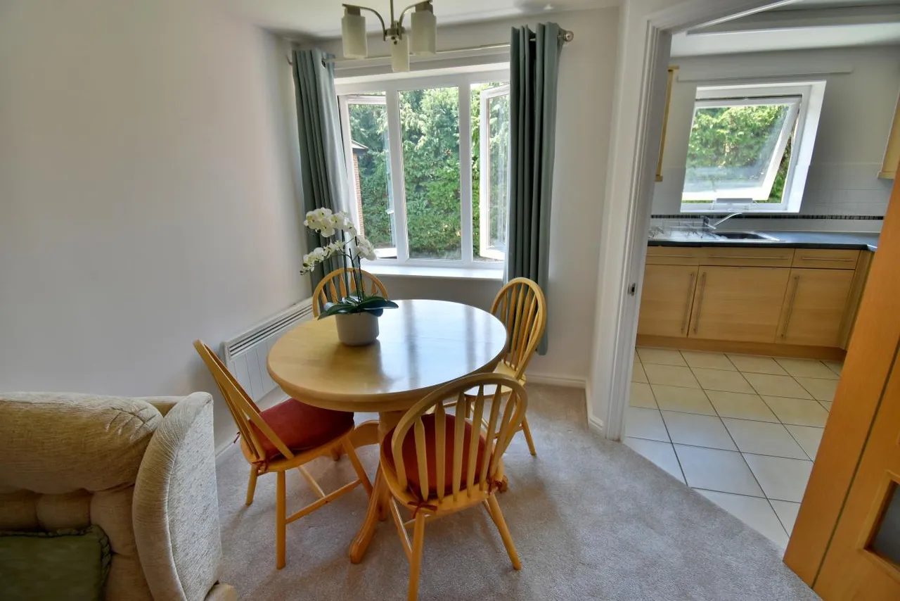 Cherrett Court, BH22, photo 5