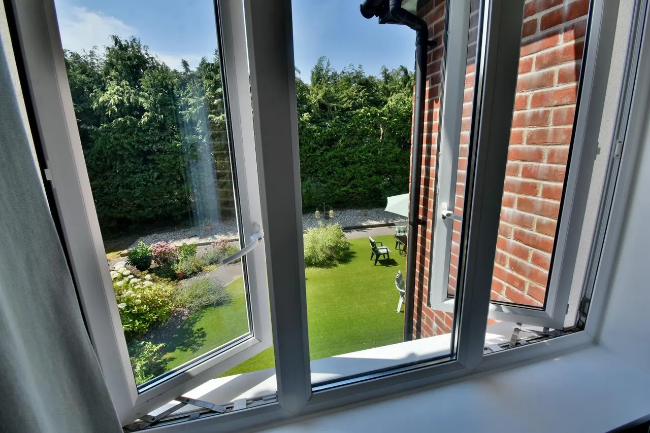 Cherrett Court, BH22, photo 6