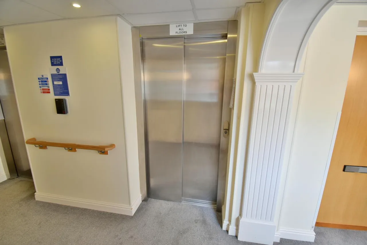 Cherrett Court, BH22, photo 10
