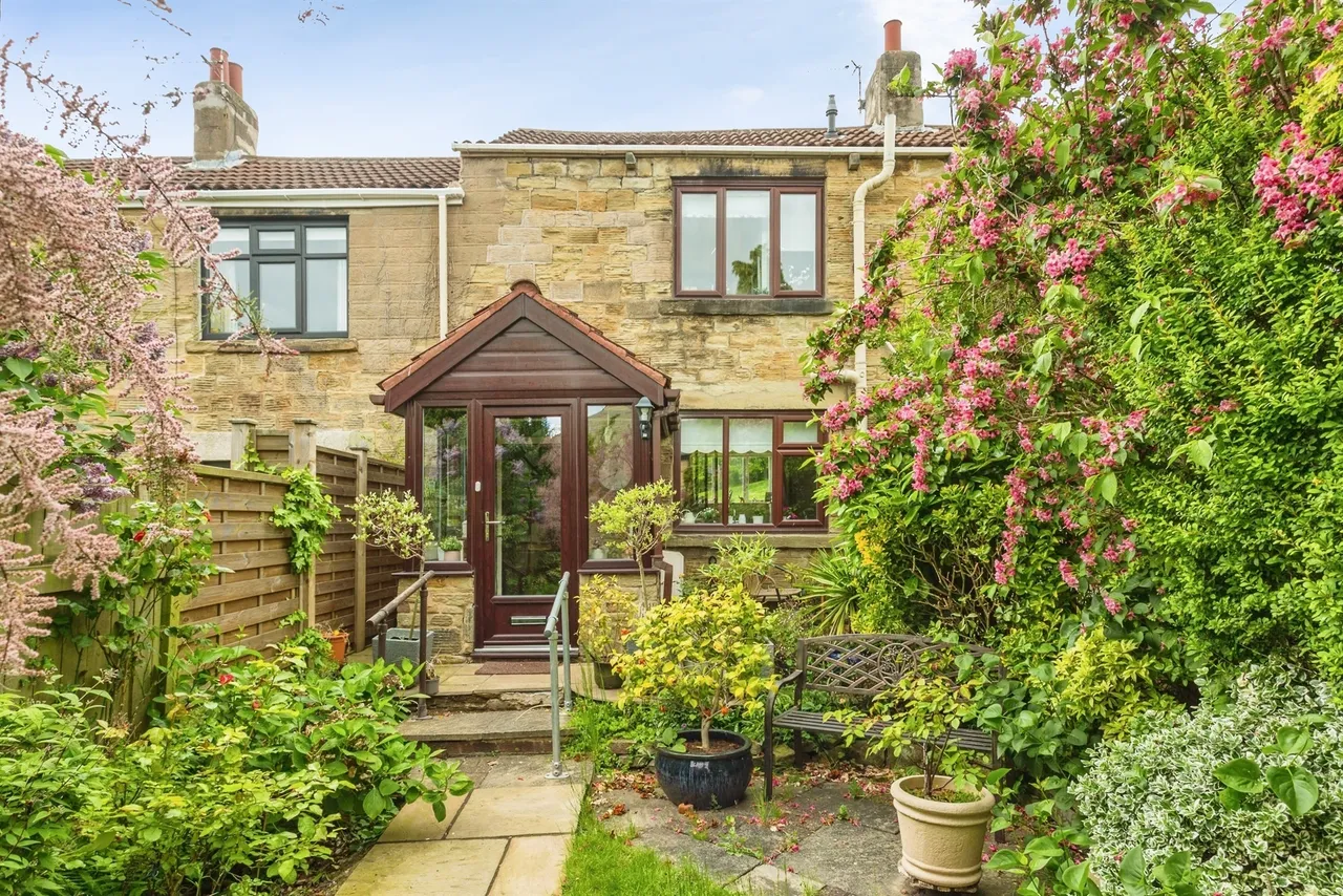 2 bed house for sale — Clarendon Cottages, Ossett