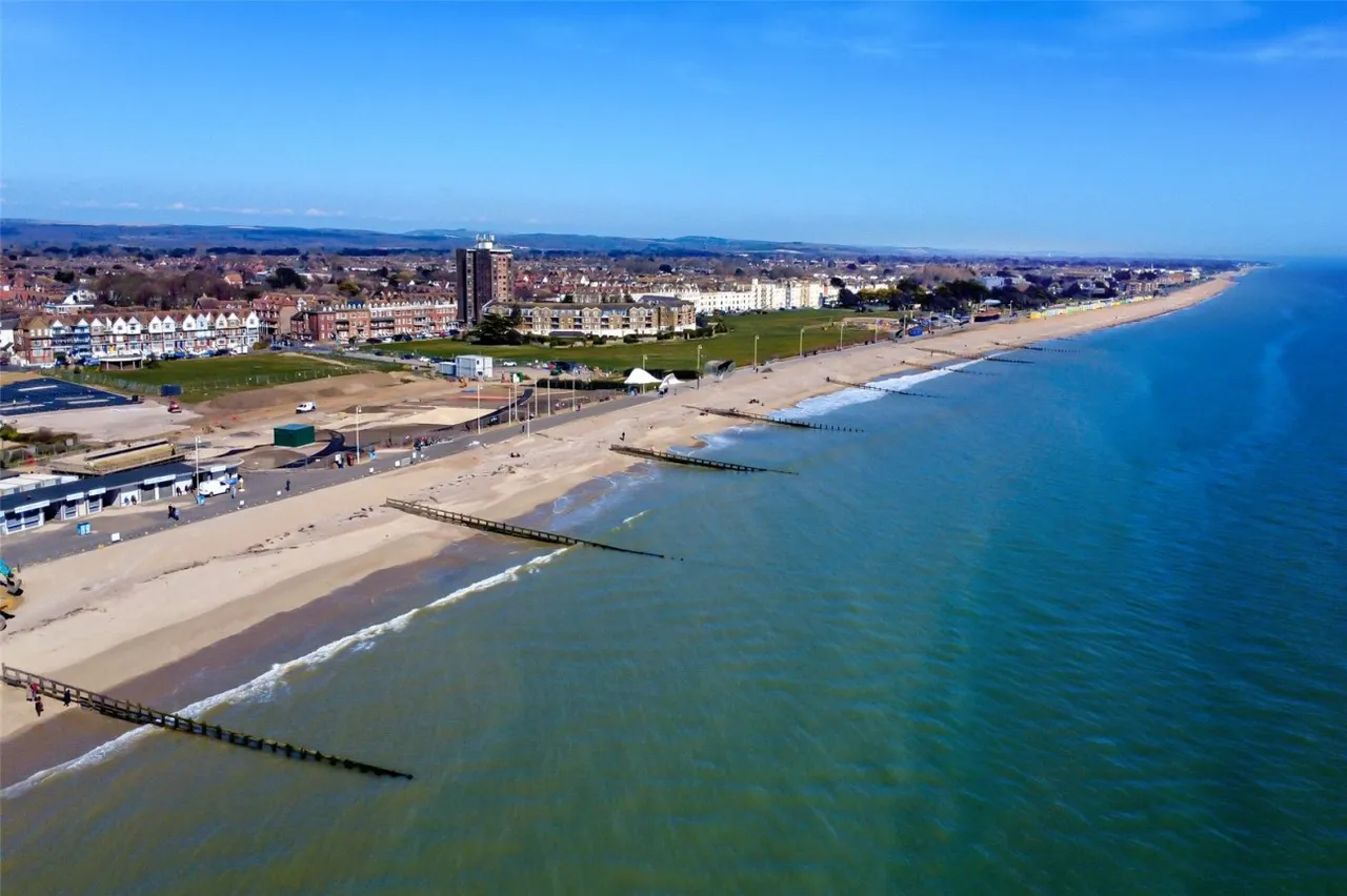 Littlehampton, BN17, photo 25
