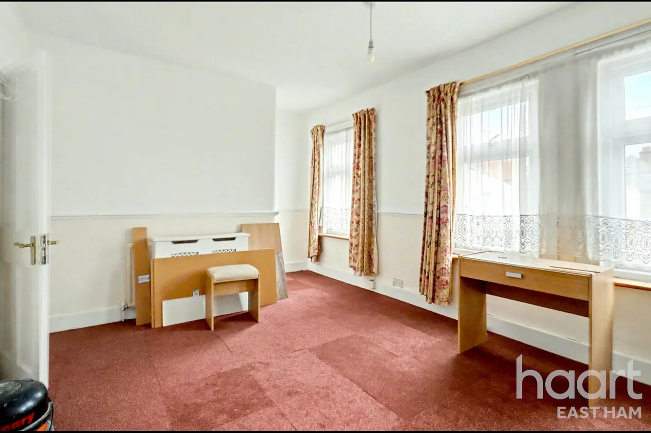 Alexandra Road, London, E6, photo 8