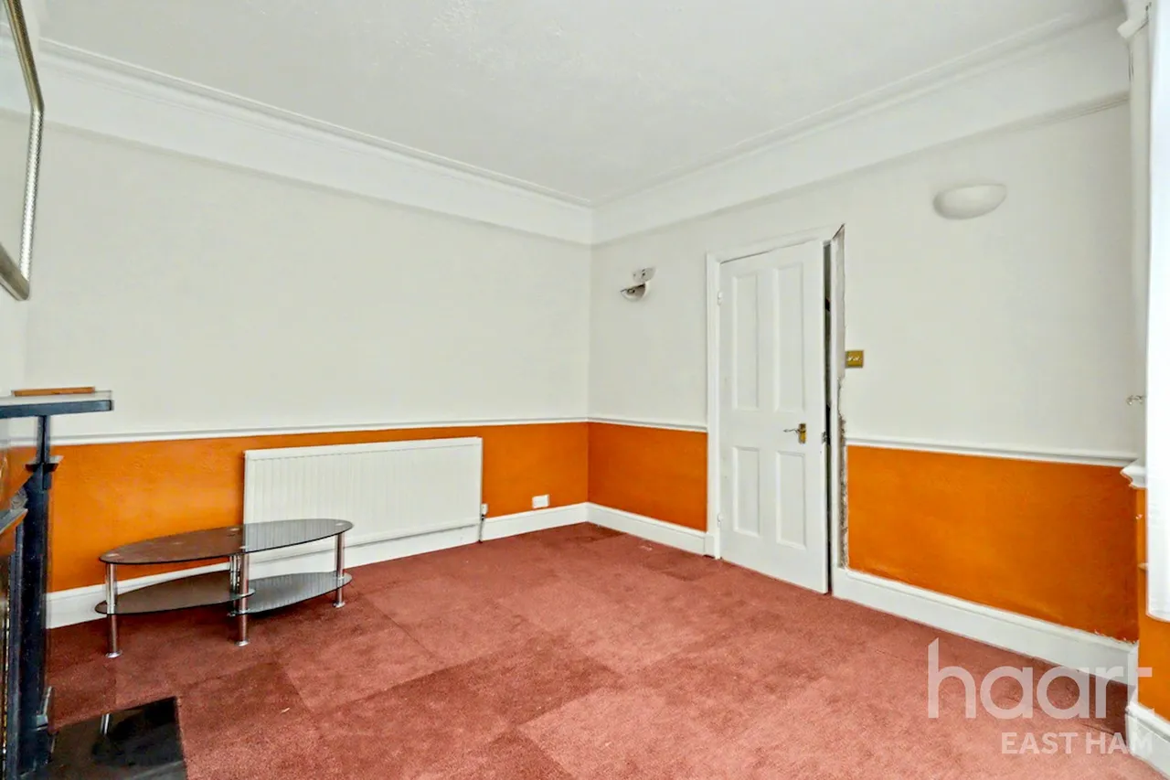 Alexandra Road, London, E6, photo 3