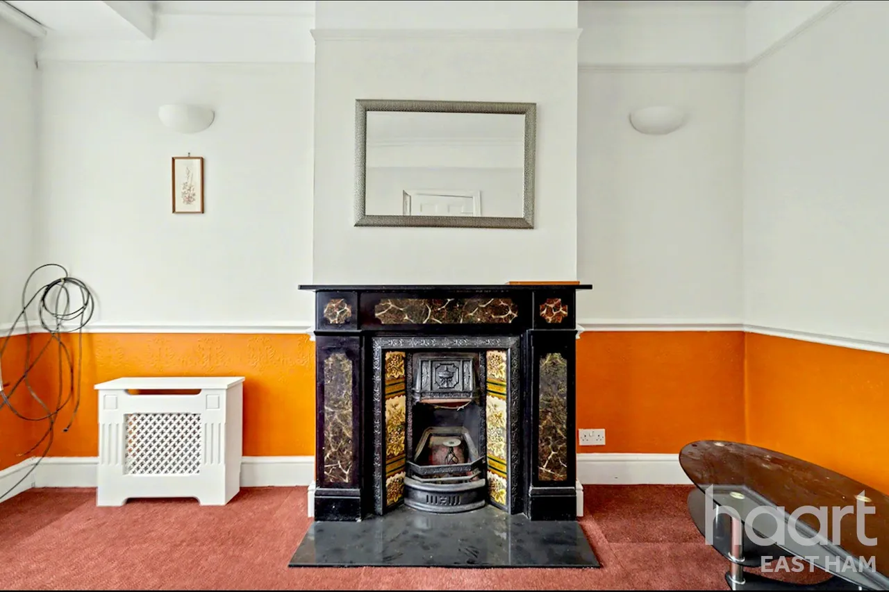 Alexandra Road, London, E6, photo 4