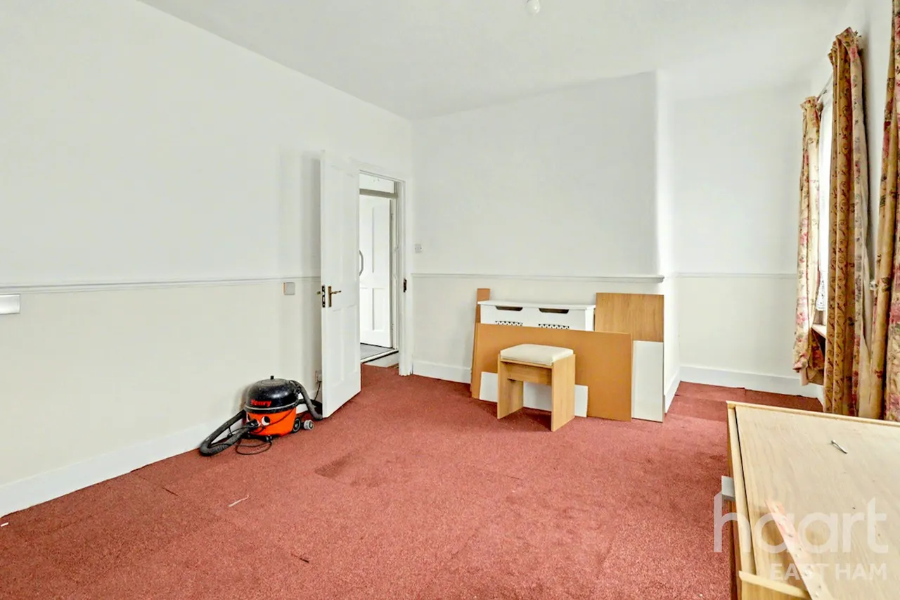 Alexandra Road, London, E6, photo 9