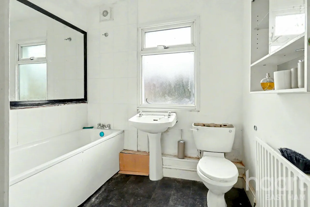 Alexandra Road, London, E6, photo 10