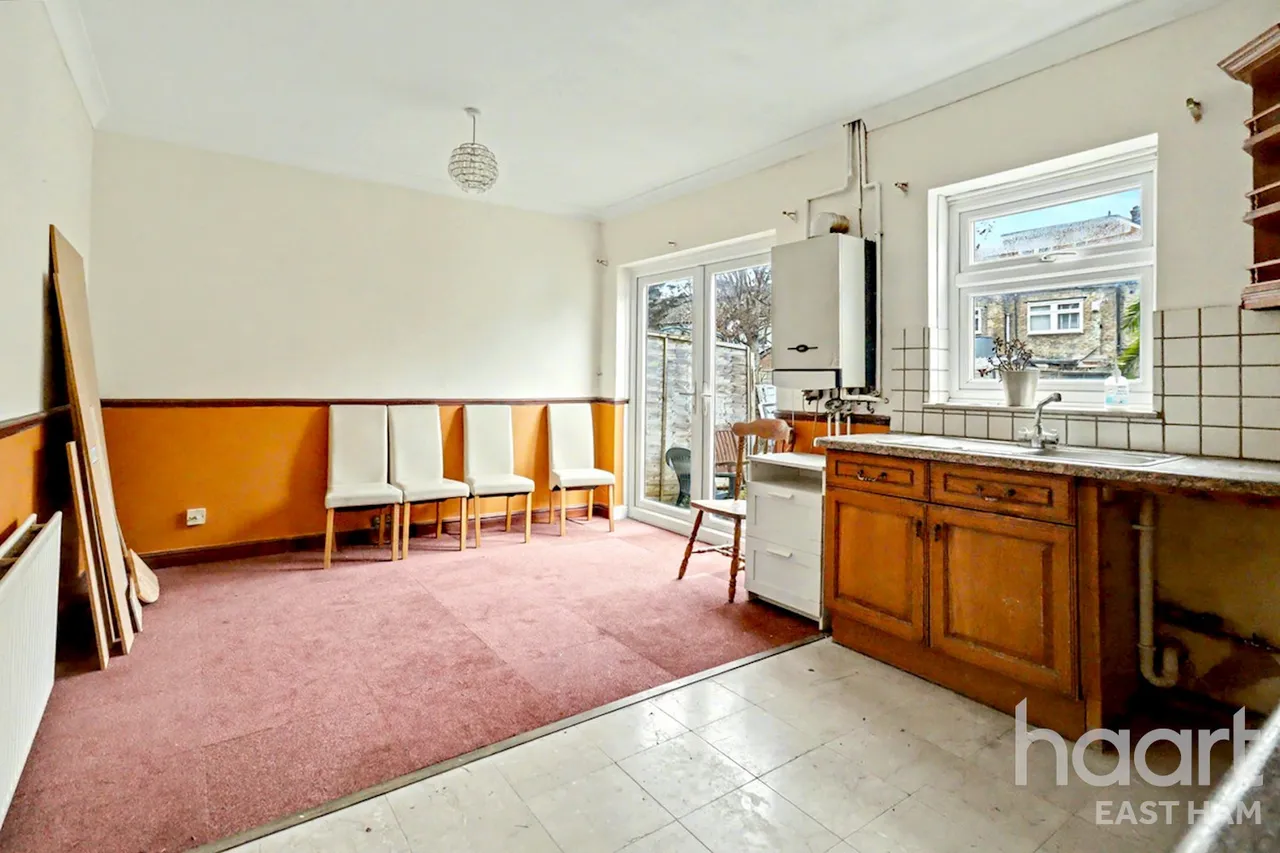 Alexandra Road, London, E6, photo 6