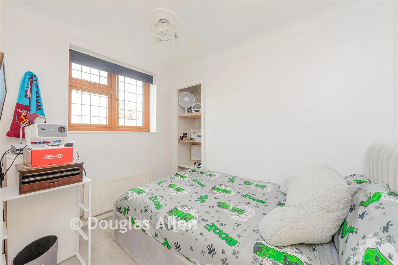 Hatch Road, Pilgrims Hatch, CM15, photo 11
