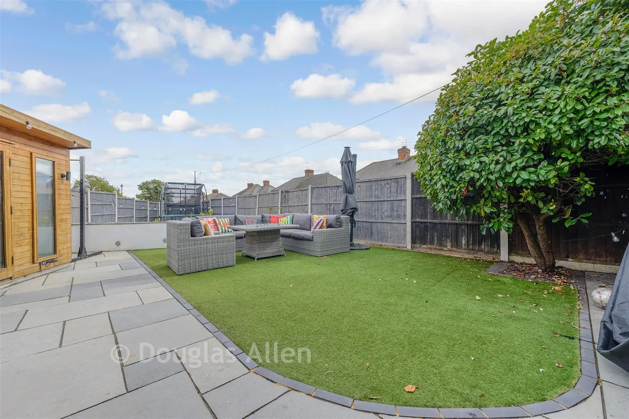 Hatch Road, Pilgrims Hatch, CM15, photo 14