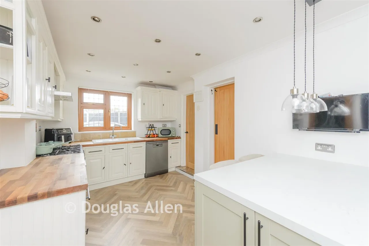 Hatch Road, Pilgrims Hatch, CM15, photo 5