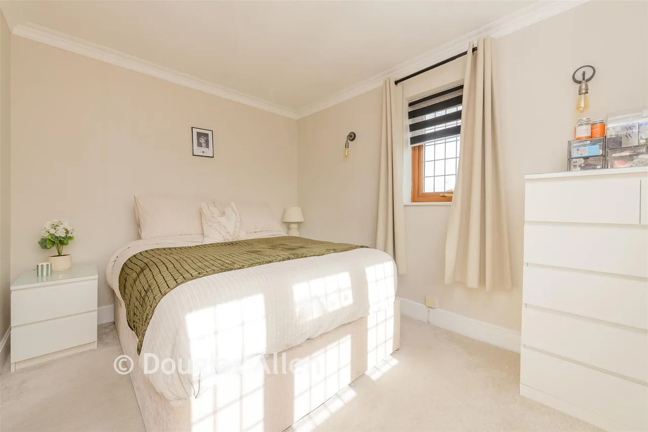 Hatch Road, Pilgrims Hatch, CM15, photo 8