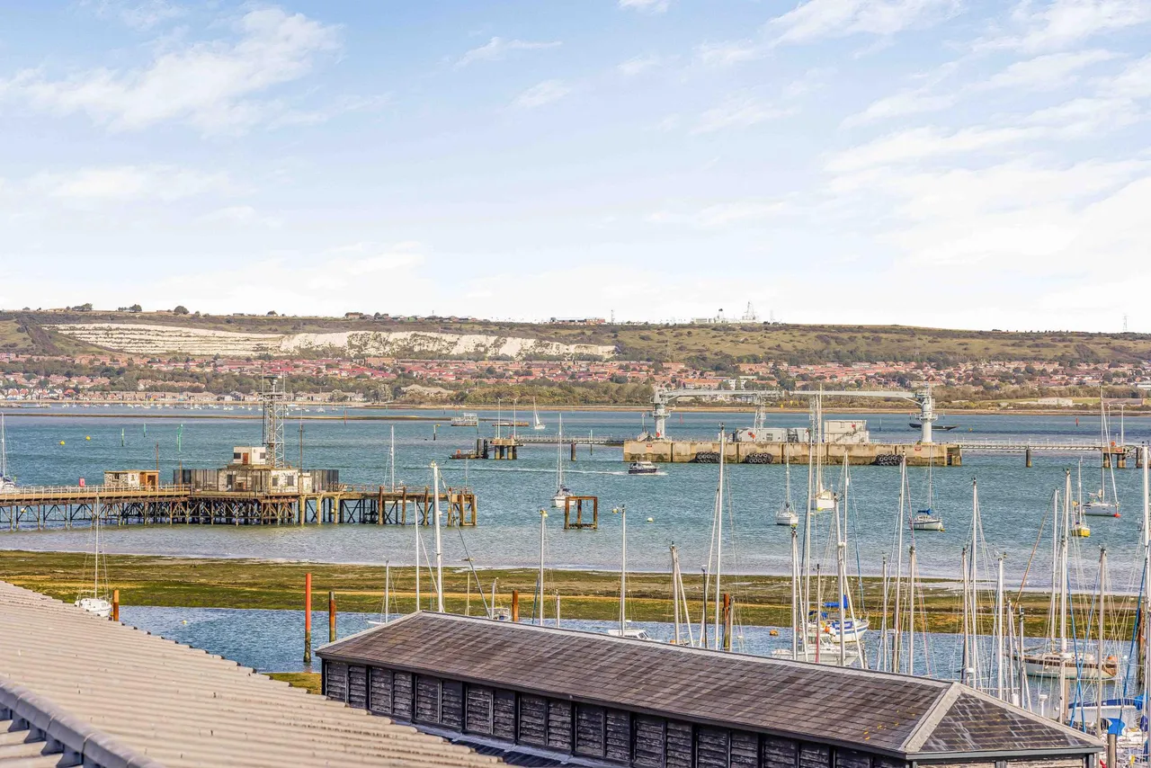 Gosport, PO12, photo 30