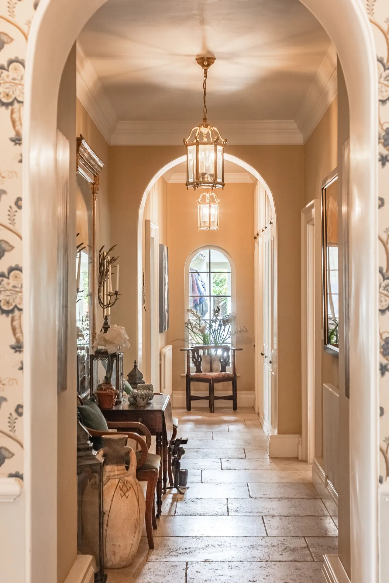 Distinguished Georgian Home in a Subs, photo 11