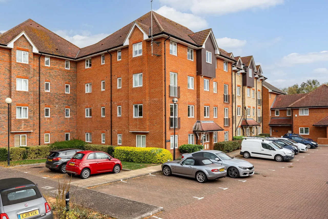 2 bed flat for sale — Willow View Crane Mead, Ware, SG12 9FJ