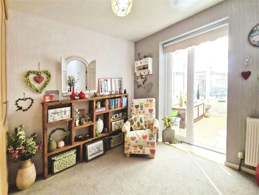 Everard Close, Worsley, M28, photo 8