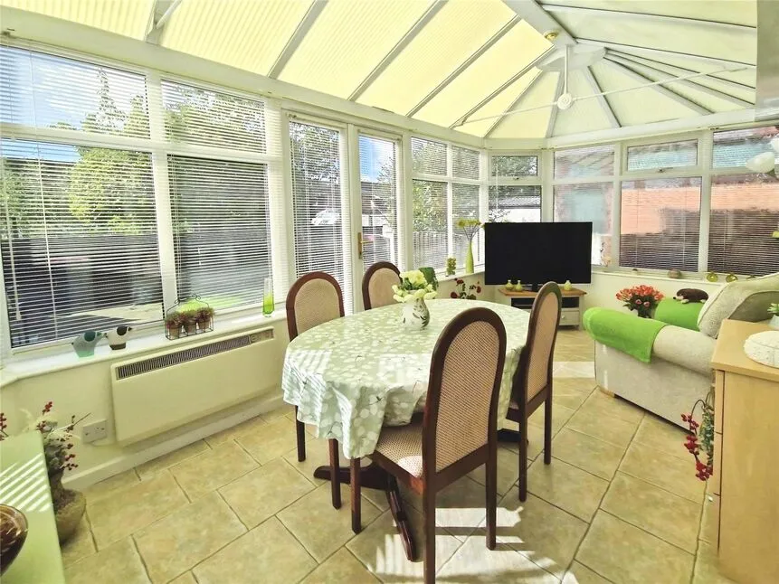 Everard Close, Worsley, M28, photo 4