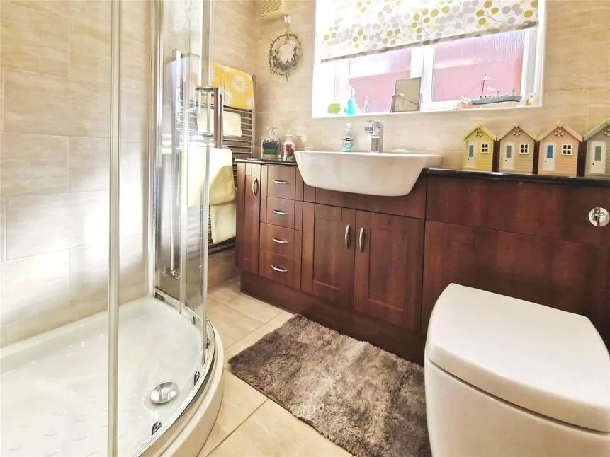 Everard Close, Worsley, M28, photo 7