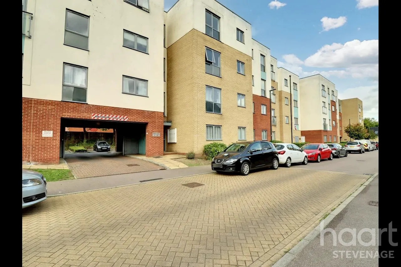 Admiral Drive, Stevenage, SG1, photo 13