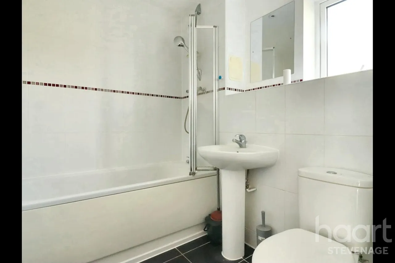 Admiral Drive, Stevenage, SG1, photo 12