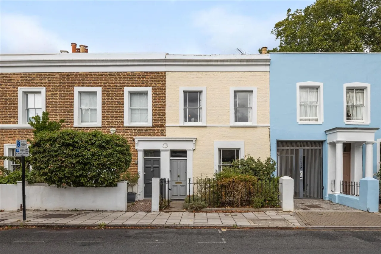 2 bed house for sale, Meadow Road, London, SW8
