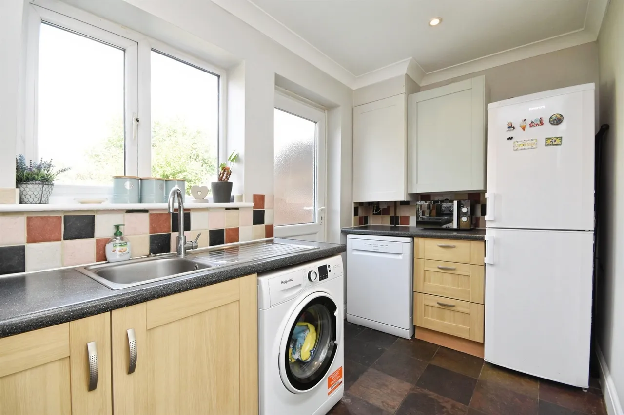 Carisbrook Road, Pilgrims Hatch, CM15, photo 5
