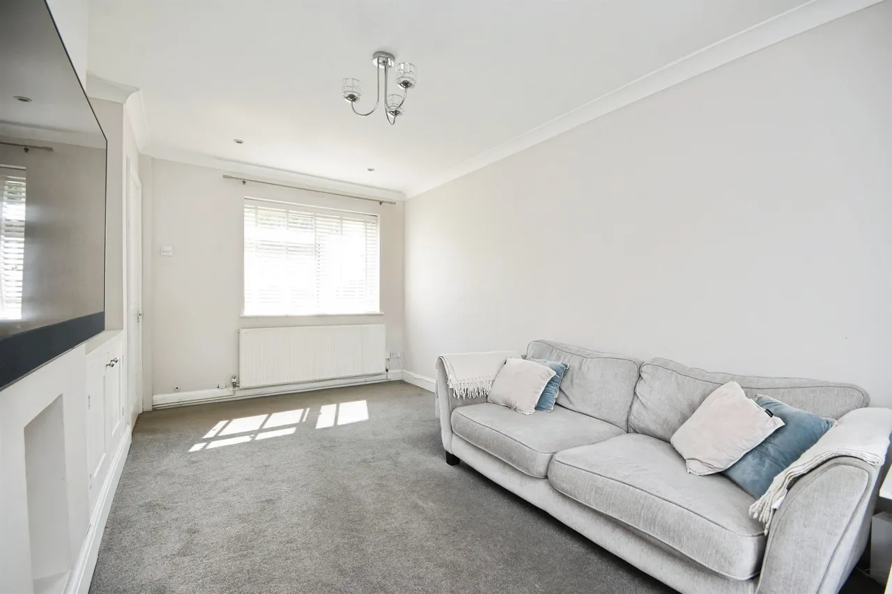 Carisbrook Road, Pilgrims Hatch, CM15, photo 3